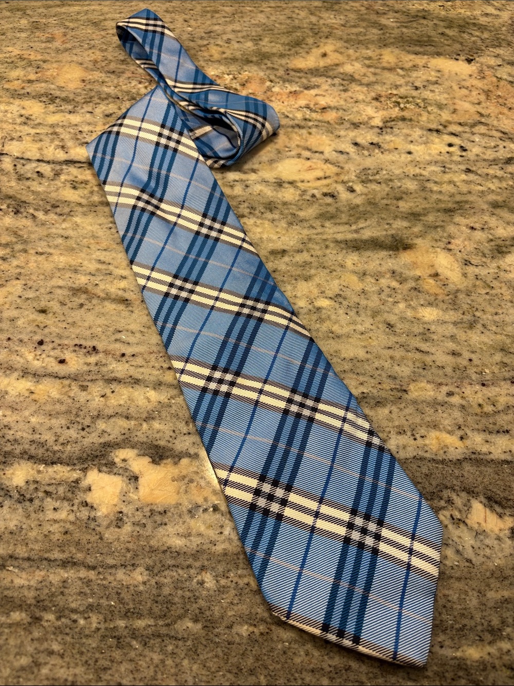 EUC 📈 Burberry Men’s Blue Nova Check Signature Tartan 100% Silk Classic Tie